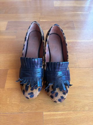 Zapatos de salón con estampado de leopardo