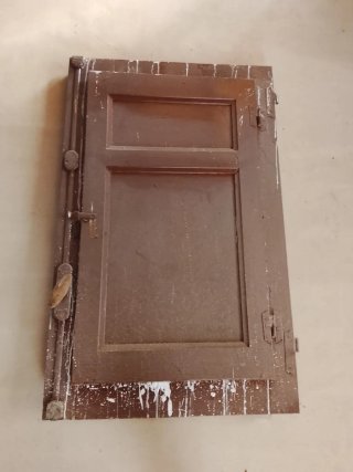 Ventanas madera con contraventanas grandes