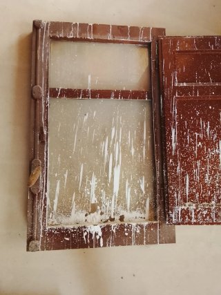 Ventanas madera con contraventanas grandes
