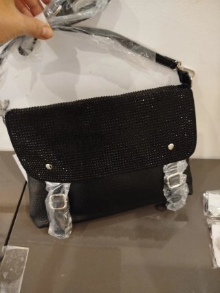 Borsa cartella nera con borchie