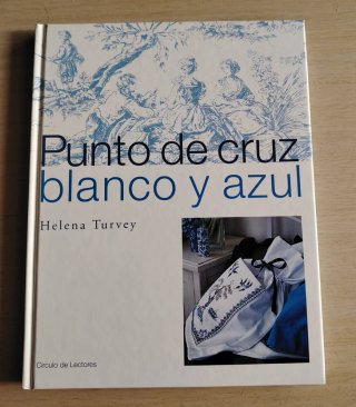 Punto de cruz en blanco y azul