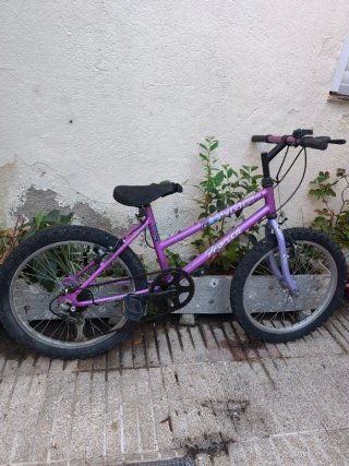 Vendo las cuatro juntas (escucho ofertas)