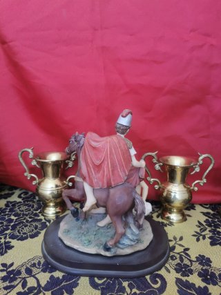 San Martín a Caballo 22cm Figura
