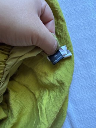 Blusa bombacha verde pistacho escote pico