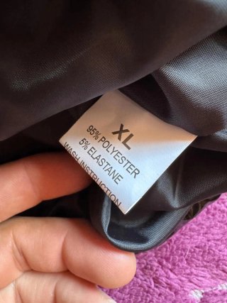Chaqueta brillante efecto charol negra