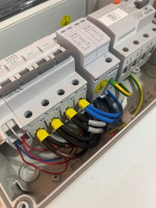 Cuadro trifásico de protecciones para Wallbox VE