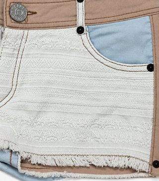 Shorts vaquero preppy efecto cuero y puntilla