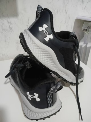 Zapatillas Under Armour Negras y Grises