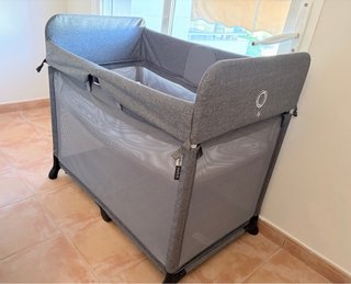 Cuna de viaje Bugaboo gris