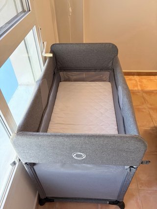 Cuna de viaje Bugaboo gris