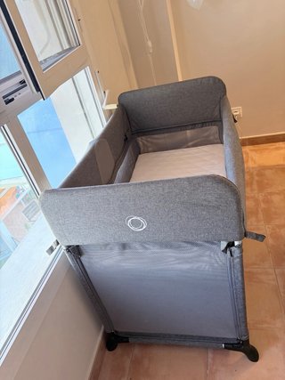Cuna de viaje Bugaboo gris
