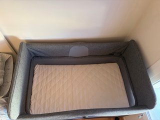 Cuna de viaje Bugaboo gris