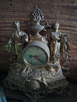 Reloj de sobremesa antiguo de bronce