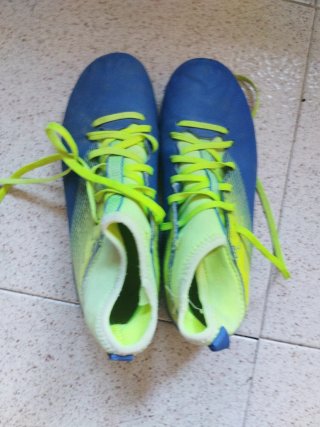 Zapatos de fútbol Kipsta azul y verde