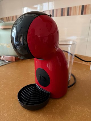 Cafetera Nescafé Dolce Gusto Roja