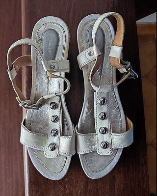 Sandalias de cuña en piel. Stonefly. T. 41