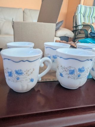 6 Tazas pequeñas de Porcelana con Flores Azules