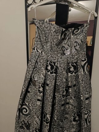 Vestido de fiesta plateado y negro
