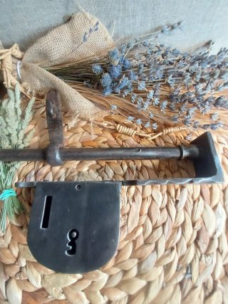 Antiguo candado sin llave