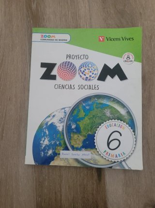 3 libros matemáticas y 1 de Ciencias Sociales de 6