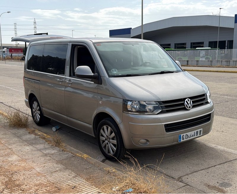 Volkswagen Multivan 2016 - foto 1