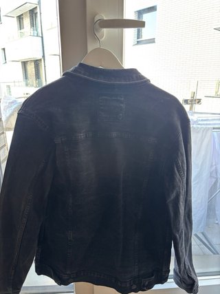 Chaqueta vaquera negra Zara