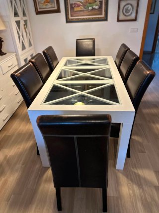 Mesa Comedor + 8 Sillas Piel y Cristal
