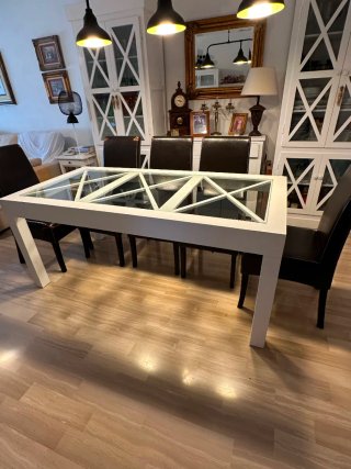 Mesa Comedor + 8 Sillas Piel y Cristal