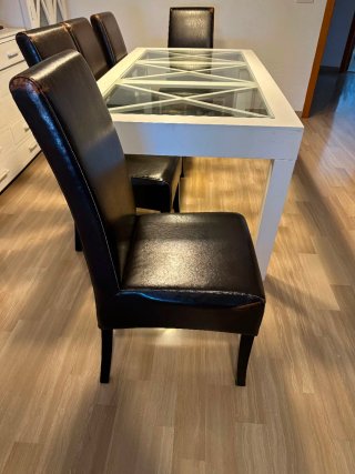 Mesa Comedor + 8 Sillas Piel y Cristal