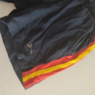 Pantalón corto deportivo azul marino