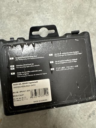 Juego Tornillos Antirrobo Audi Originales
