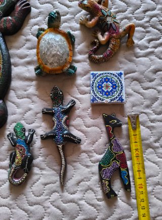 Figuras decorativas madera y cerámica