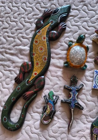 Figuras decorativas madera y cerámica
