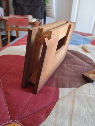 Caja de madera misteriosa