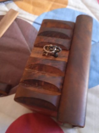 Caja de madera misteriosa