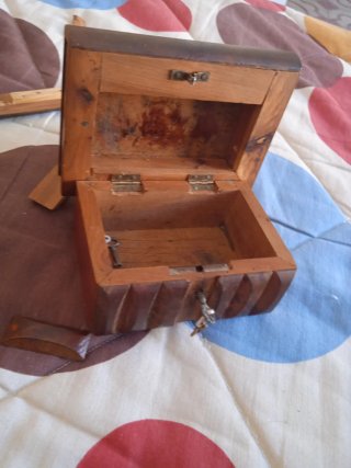 Caja de madera misteriosa