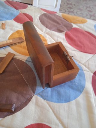 Caja de madera misteriosa