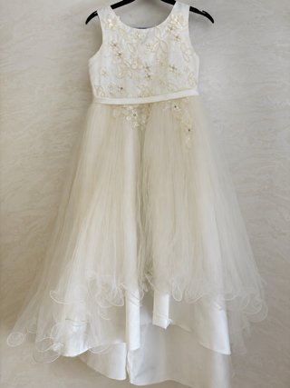Vestido blanco de fiesta con flores