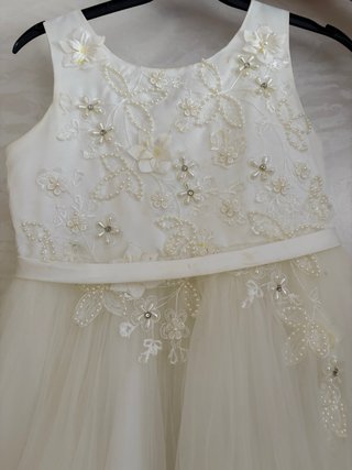 Vestido blanco de fiesta con flores