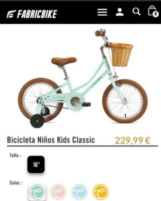 Bicicleta infantil azul con cesta