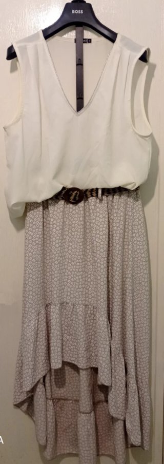 Falda y blusa de diseño. Nuevo