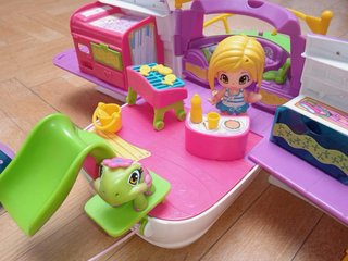 Barco Pinypon con figuras y accesorios