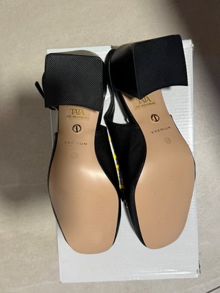 TATA Décolleté Nere con Dettagli Oro