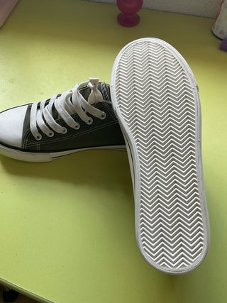 Zapatillas estilo Converse verde y blanco