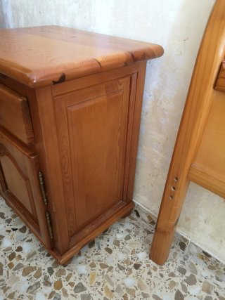 Mesita de noche y cabecero para cama de 90