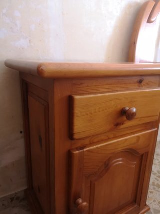 Mesita de noche y cabecero para cama de 90