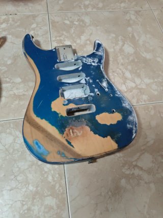 Cuerpos y mástil de guitarra