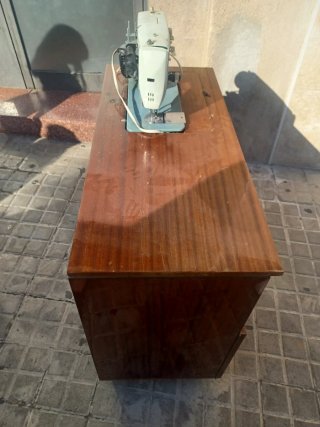 Máquina de coser Alfa Alfamatic 169 y un baúl
