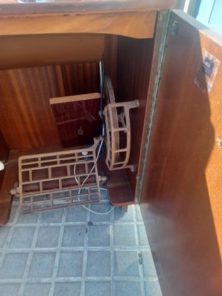 Máquina de coser Alfa Alfamatic 169 y un baúl