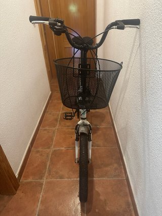 Bicicleta Plegable Blanca con Cesta